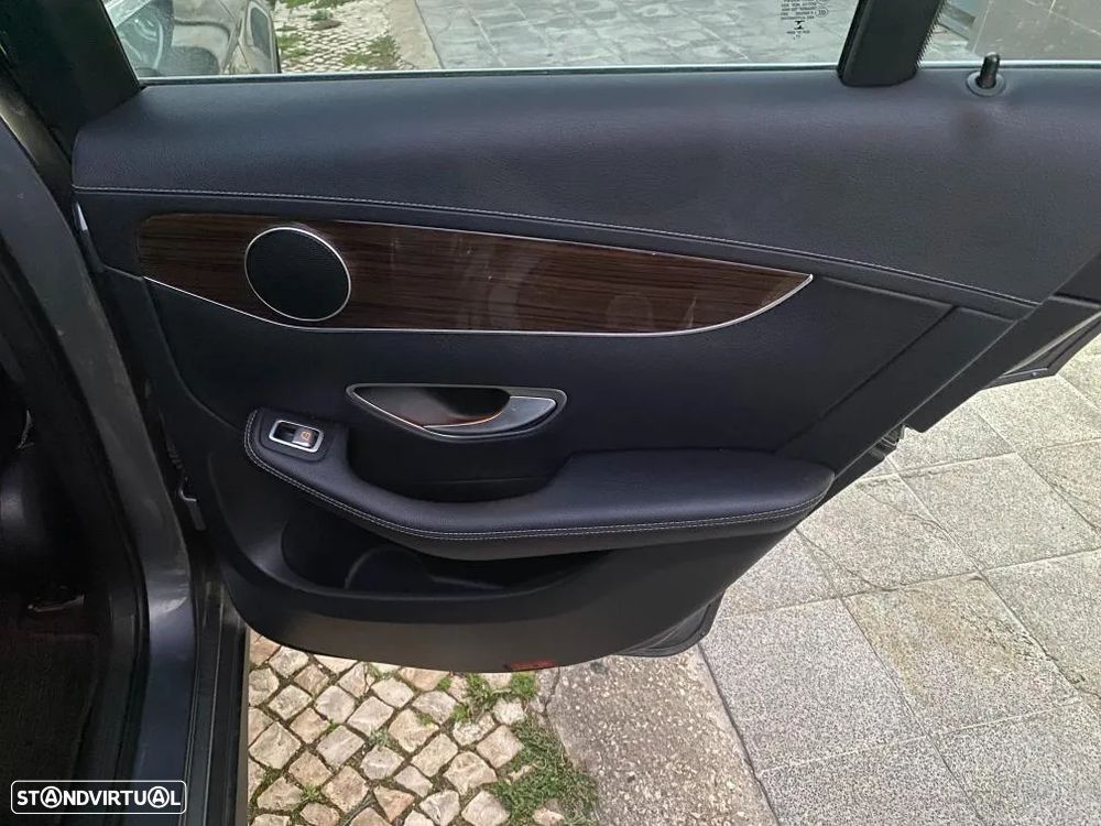 Mercedes-Benz GLC 220 d 4Matic 9G-TRONIC Exclusive - 27