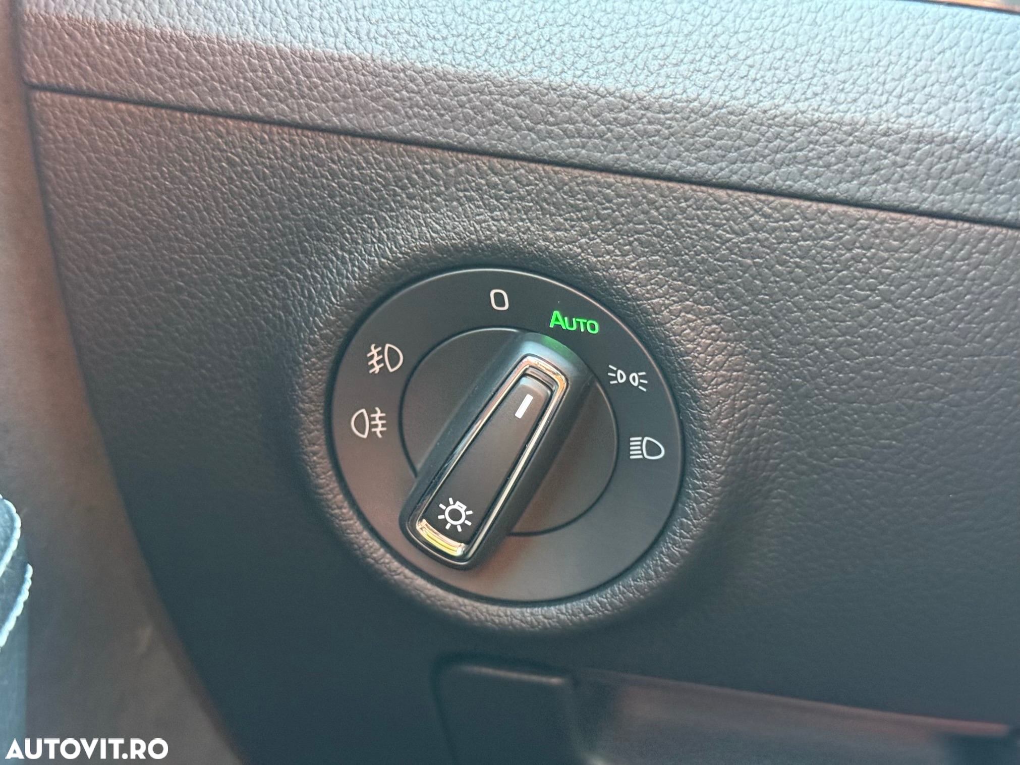 Skoda Superb 2.0 TDI Sportline - 30