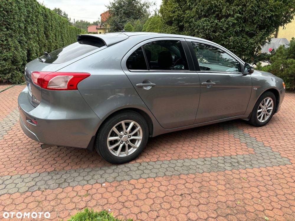 Mitsubishi Lancer 1.6 Invite - 2
