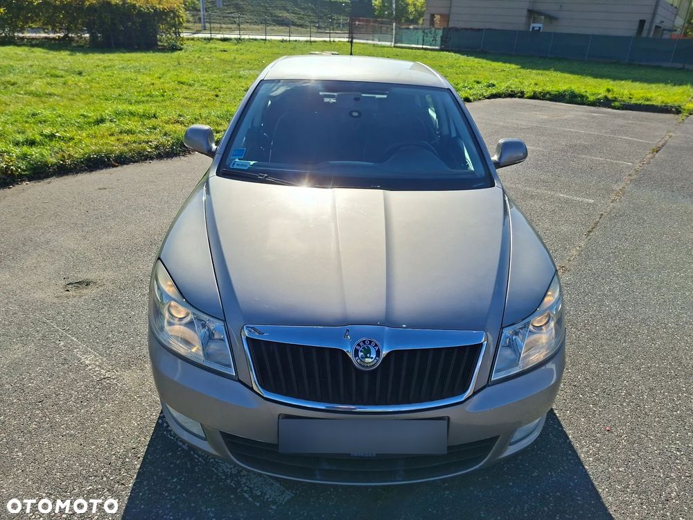Skoda Octavia 2009 photo 2