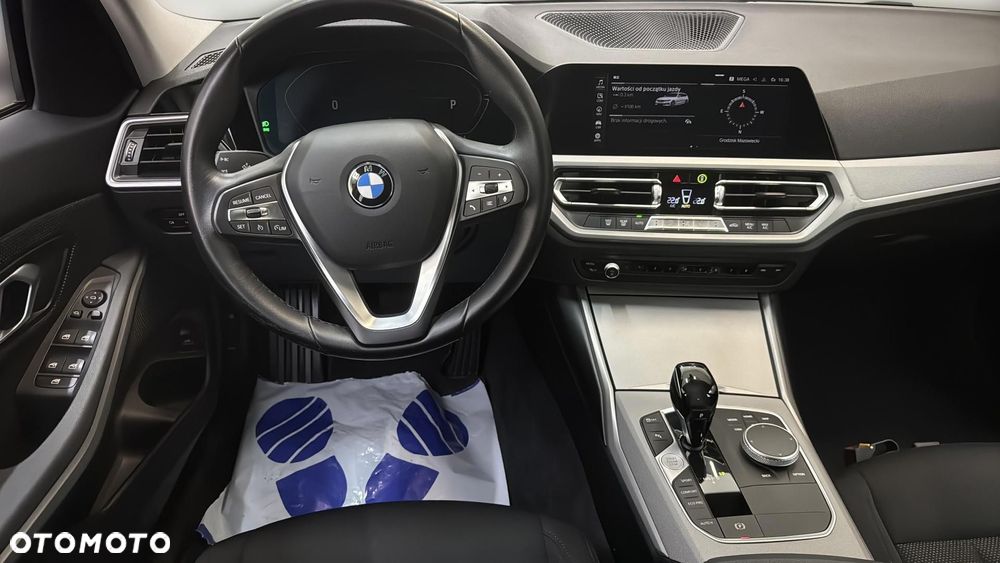 BMW Seria 3 318d MHEV Advantage - 14