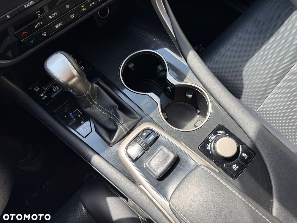 Lexus RX 450hL (hybrid) - 32