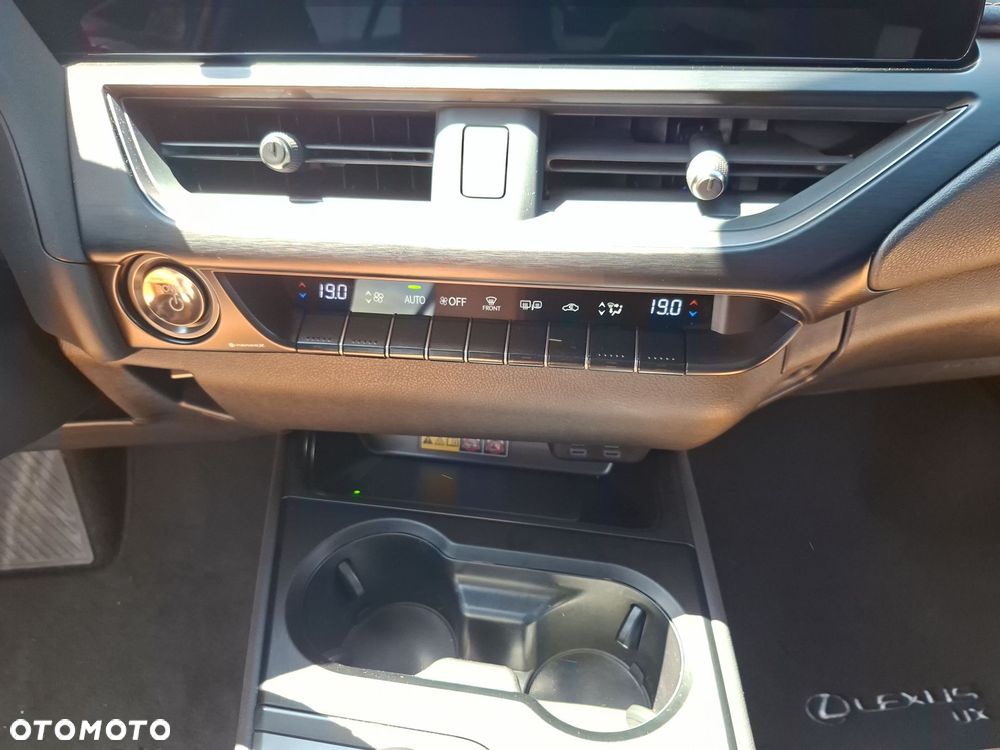 Lexus UX - 29