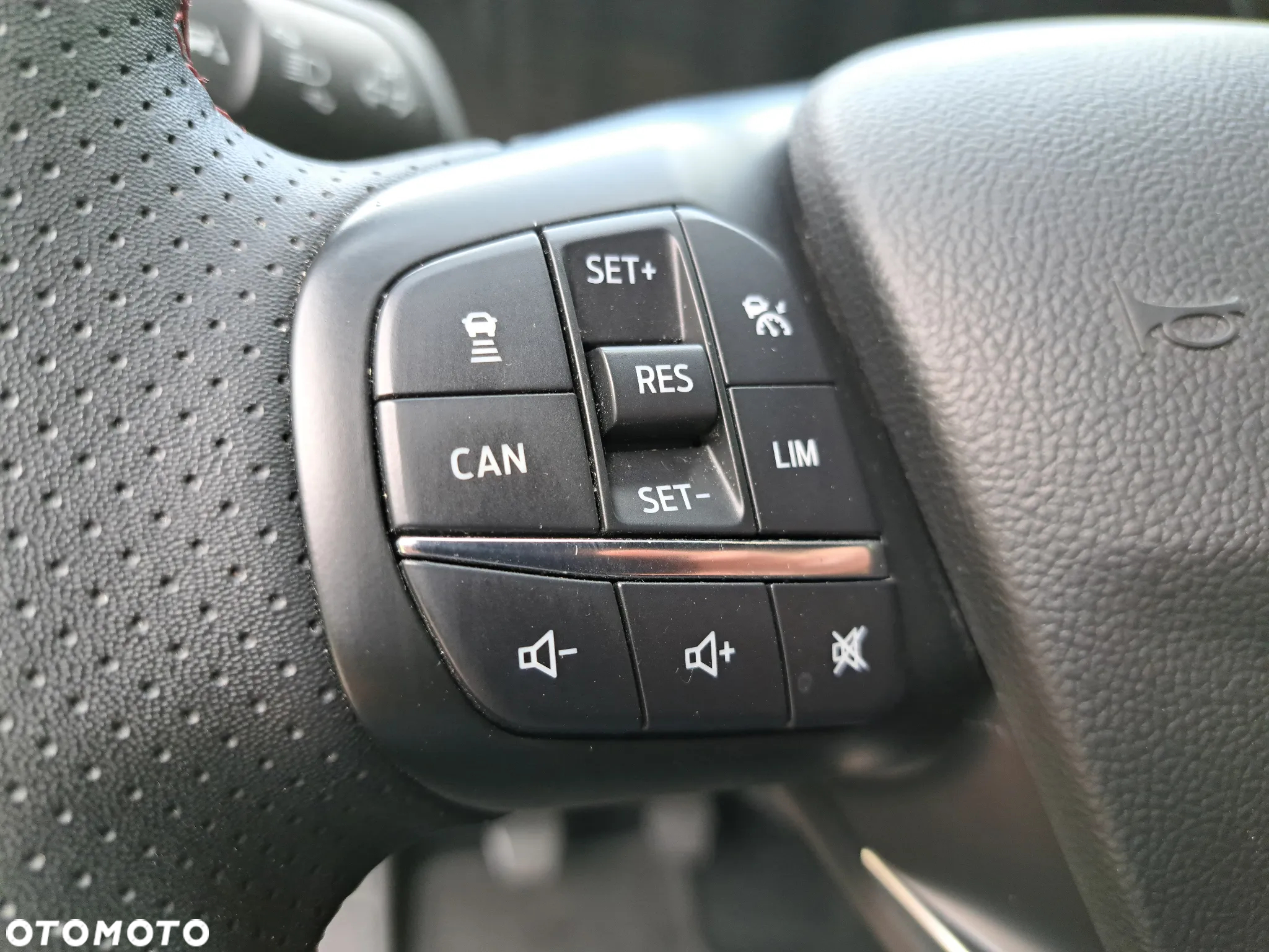 Ford Focus 1.0 EcoBoost Hybrid ST-LINE - 18
