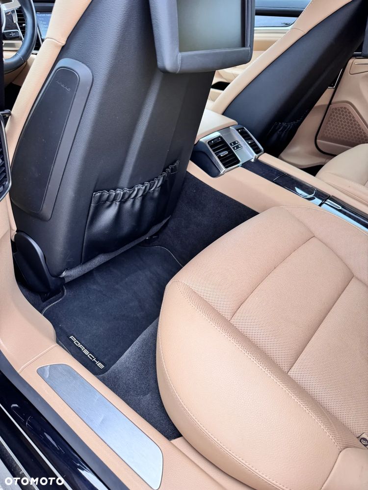 Porsche Panamera - 22