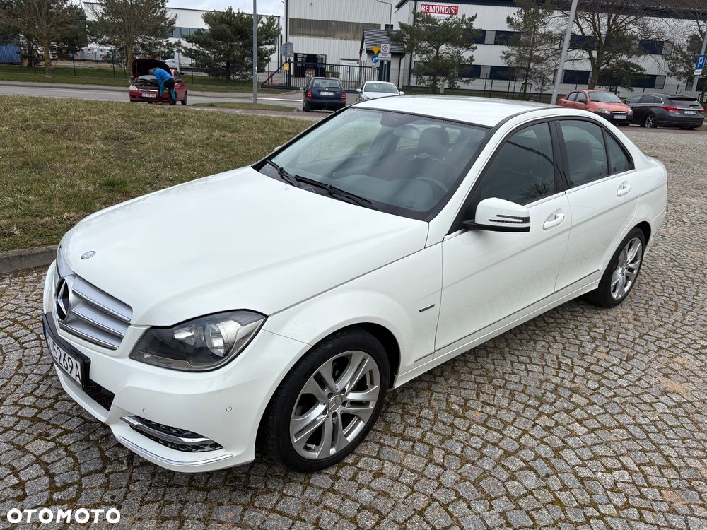 Mercedes-Benz Klasa C 180 CGI Automatik BlueEFFICIENCY Avantgarde - 3