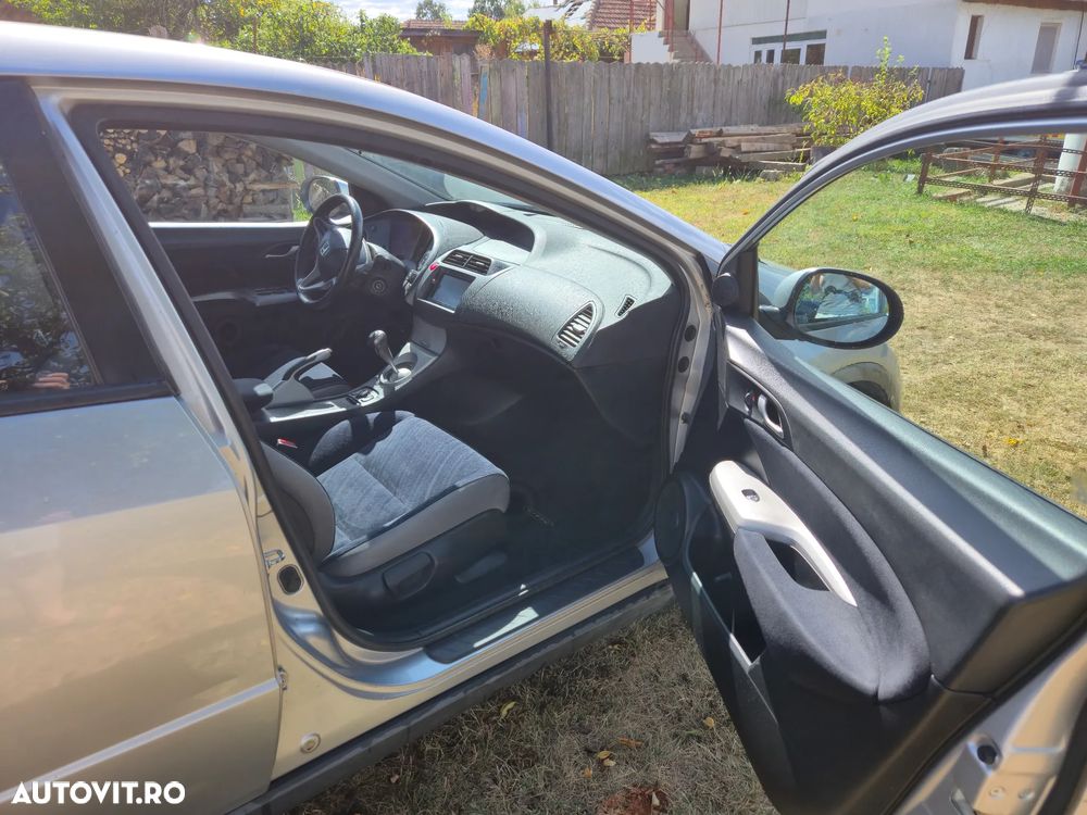 Honda Civic 1.8i Confort - 5