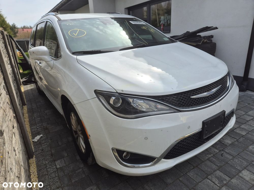 Chrysler Pacifica - 2