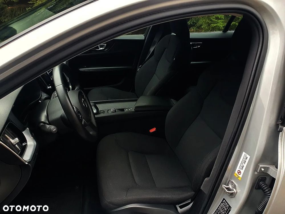 Volvo V60 B3 B DKG Momentum Pro - 11