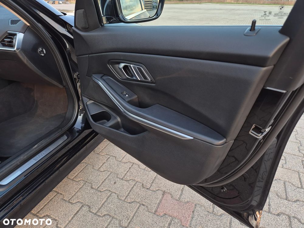 BMW Seria 3 320d xDrive MHEV Luxury Line - 20