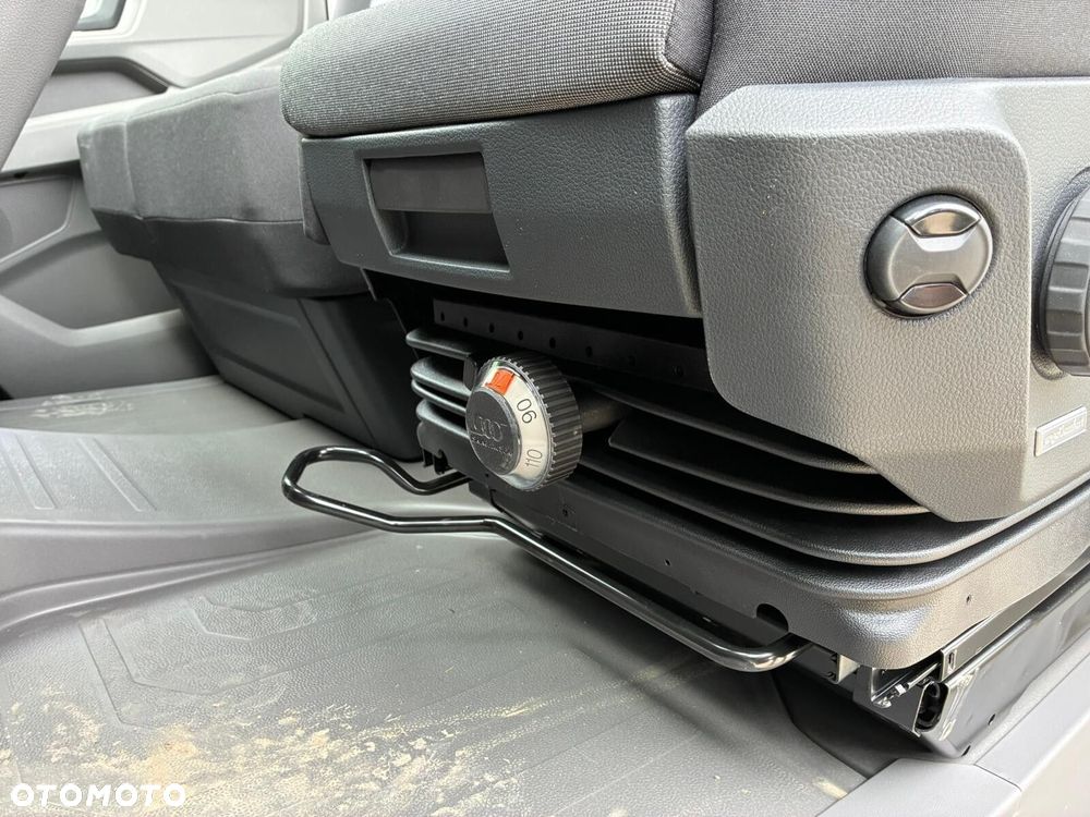 Volkswagen Crafter 35 Furgon z wysokim dachem 2,0 177 KM /Automatyczna r. o. 4490 mm - 34