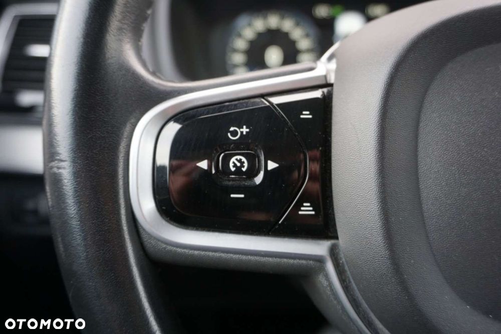 Volvo XC 90 - 9