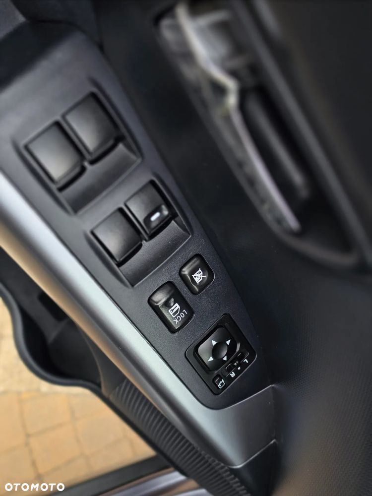 Mitsubishi Outlander - 12