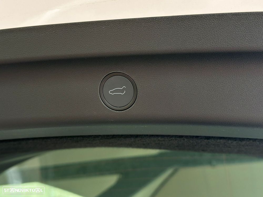 Tesla Model Y Standard RWD - 10