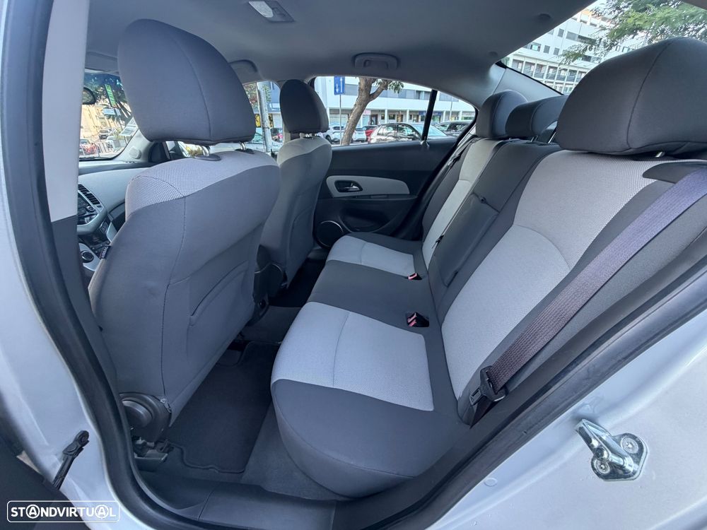 Chevrolet Cruze 1.6 LS - 17