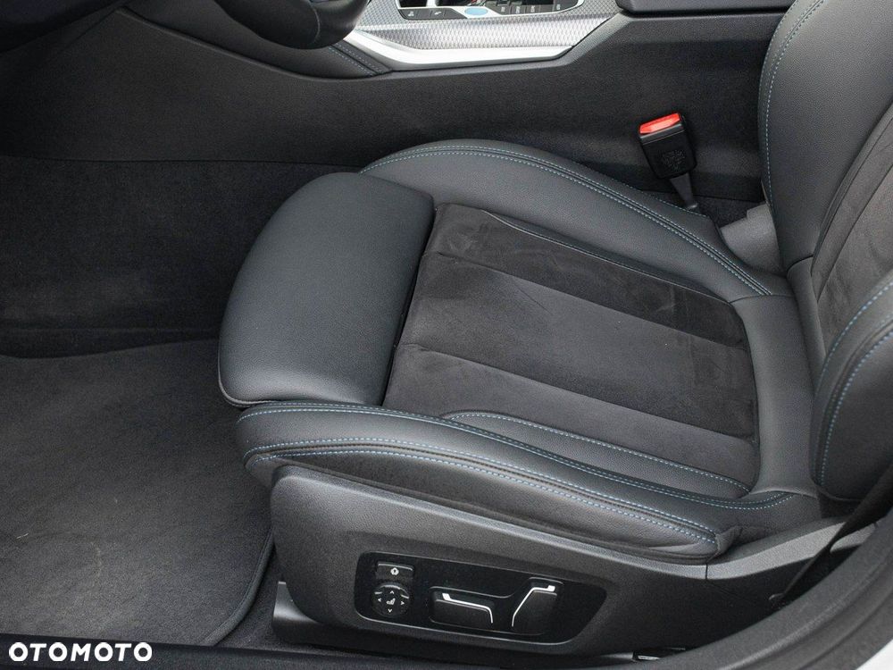 BMW i4 - 14