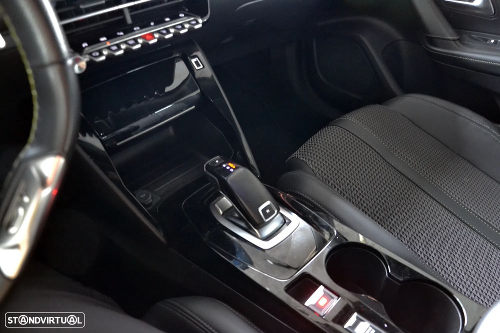 Peugeot 2008 1.2 PureTech GT EAT8 - 17