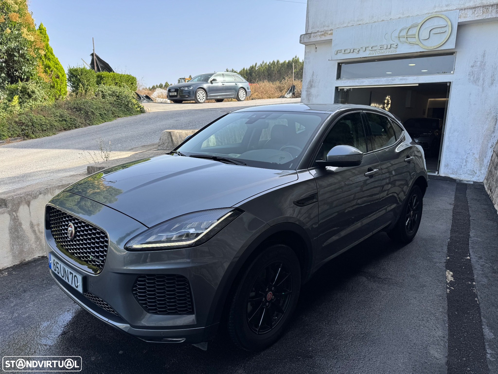Jaguar E-Pace 2.0 i4D R-Dynamic S - 4