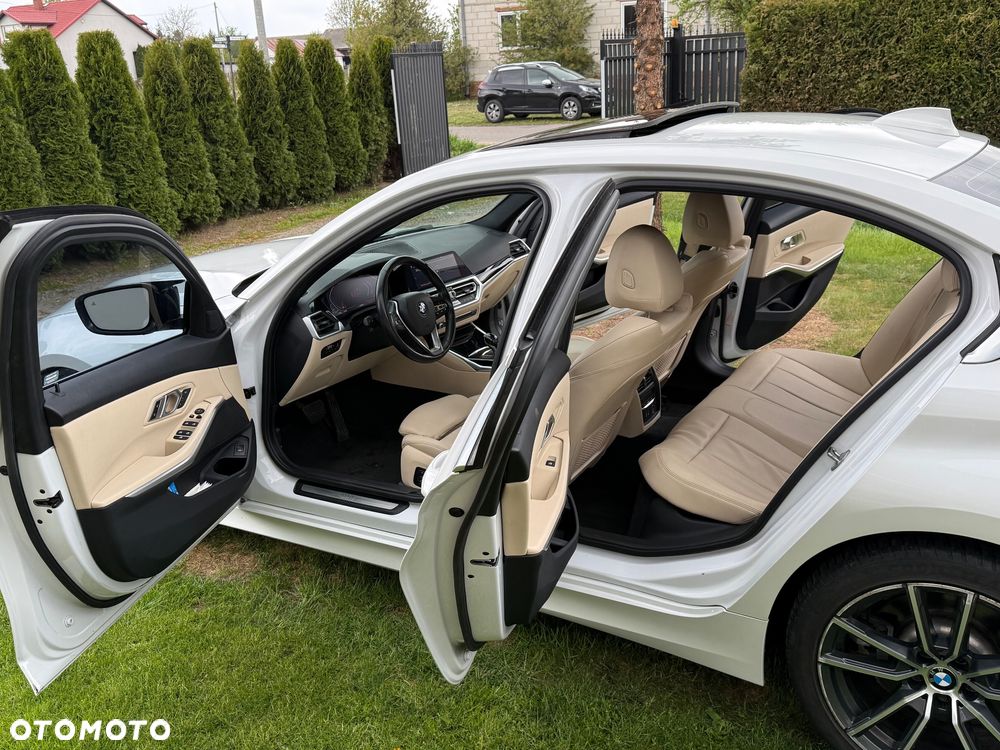 BMW Seria 3 330i M Sport - 21