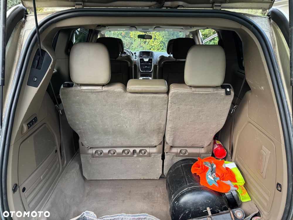 Chrysler Town & Country 3.6 Limited - 16