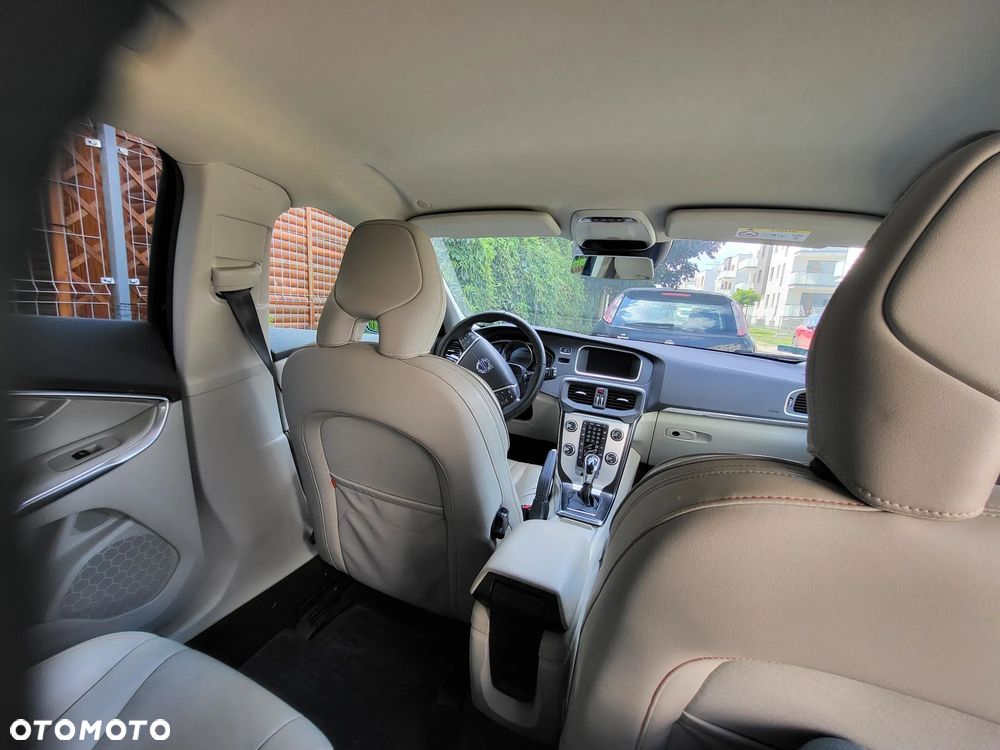 Volvo V40 Cross Country T3 Drive-E Ocean Race - 6