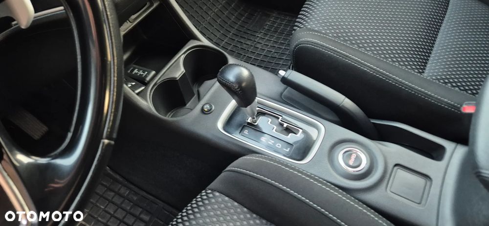 Mitsubishi Outlander 2.0 Intense + 4WD CVT - 37