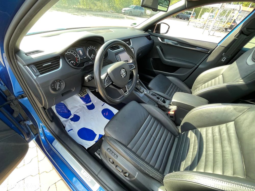 Skoda Octavia 2.0 TDI DSG RS - 10