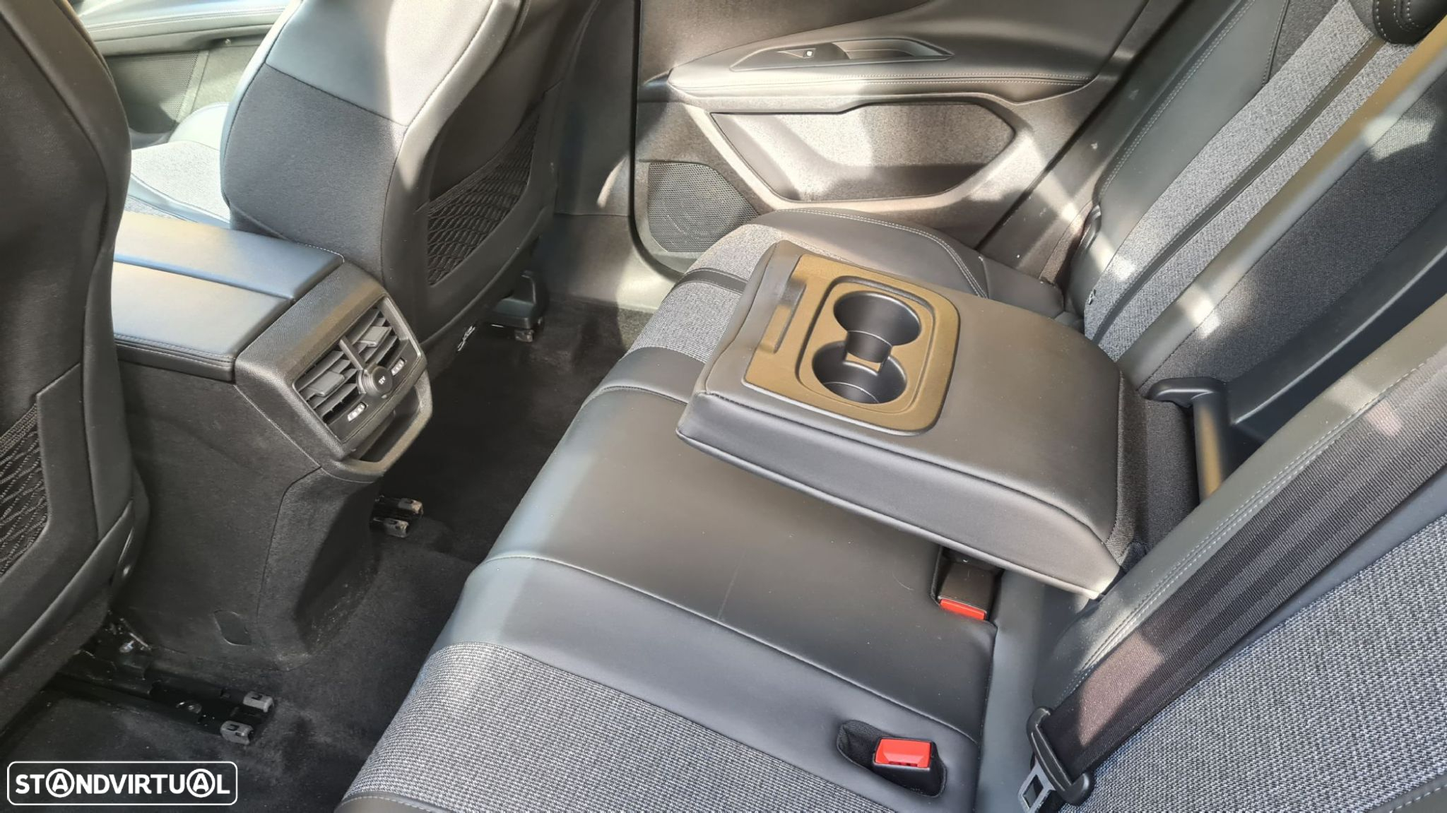 Peugeot 3008 1.5 BlueHDi Allure EAT8 - 37