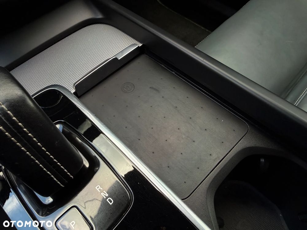 Volvo XC 60 B4 D AWD R-Design - 35