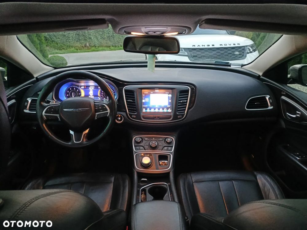 Chrysler 200 - 8