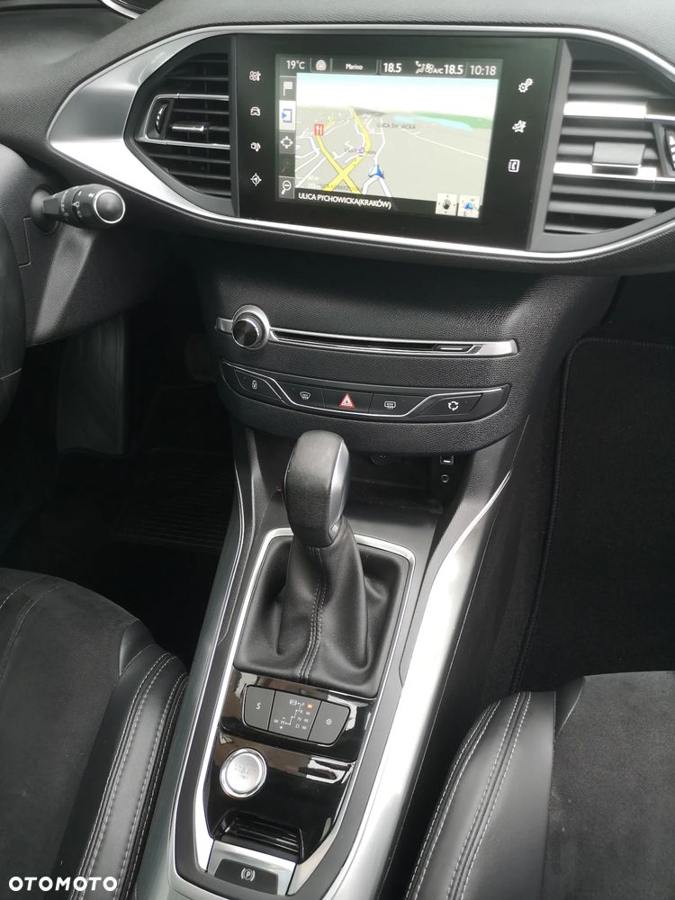 Peugeot 308 PureTech 130 GPF EAT8 Stop & Start Allure Business-Paket - 18
