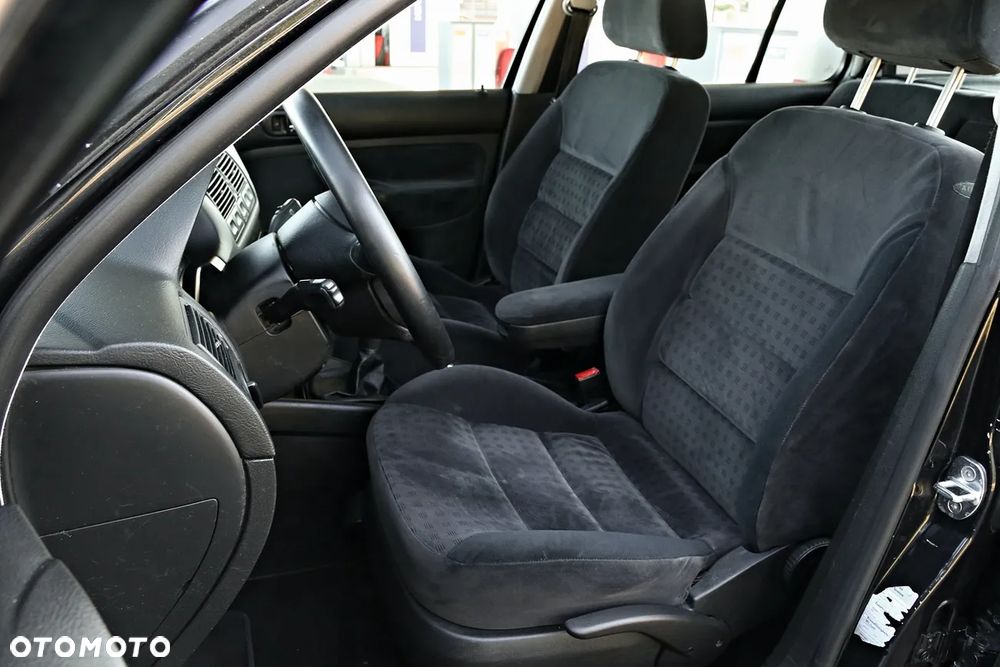 Volkswagen Golf 1.9 TDI Comfortline - 26