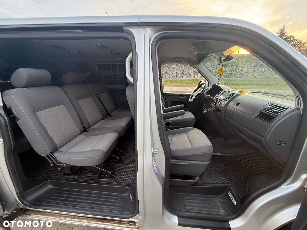 Volkswagen Caravelle - 11