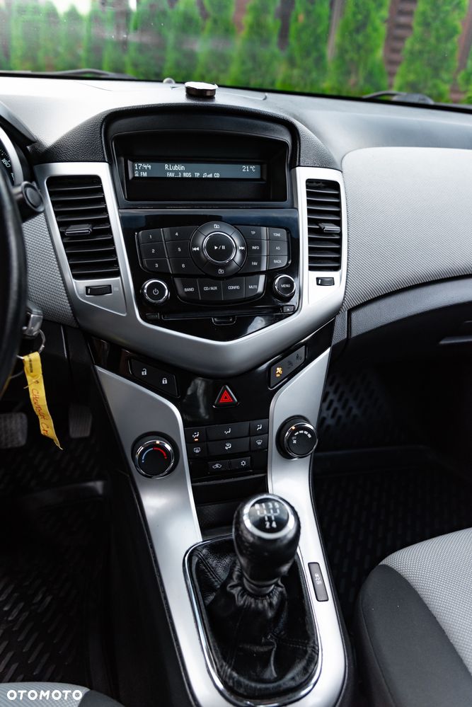 Chevrolet Cruze 1.8 LS - 33