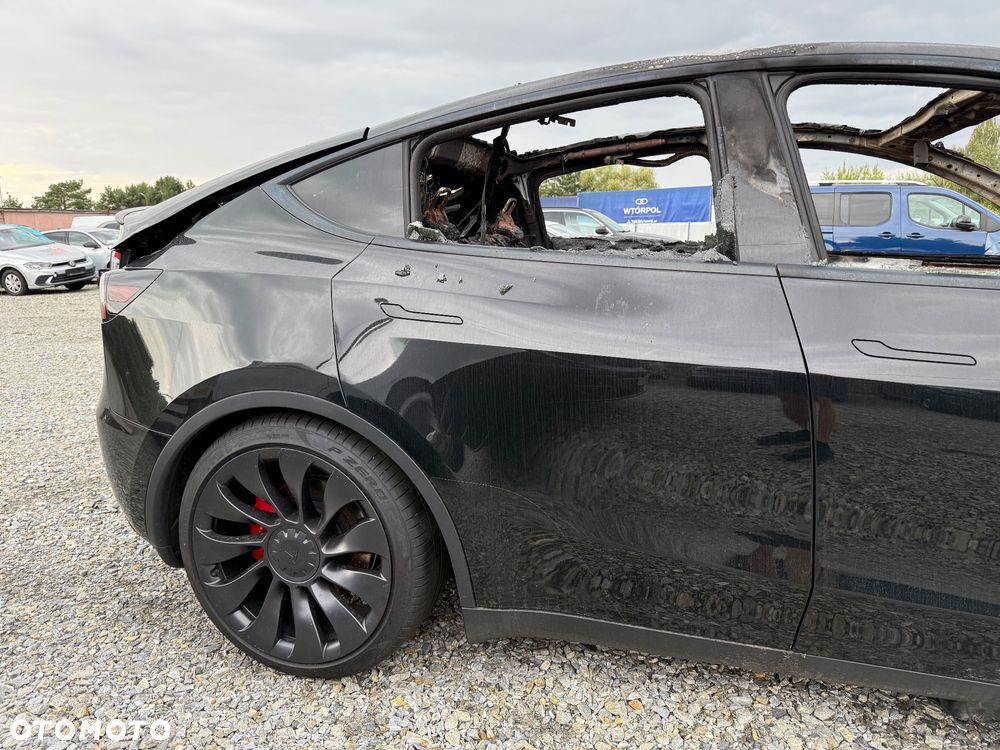Tesla Y Model Performance Dual Motor AWD - 12