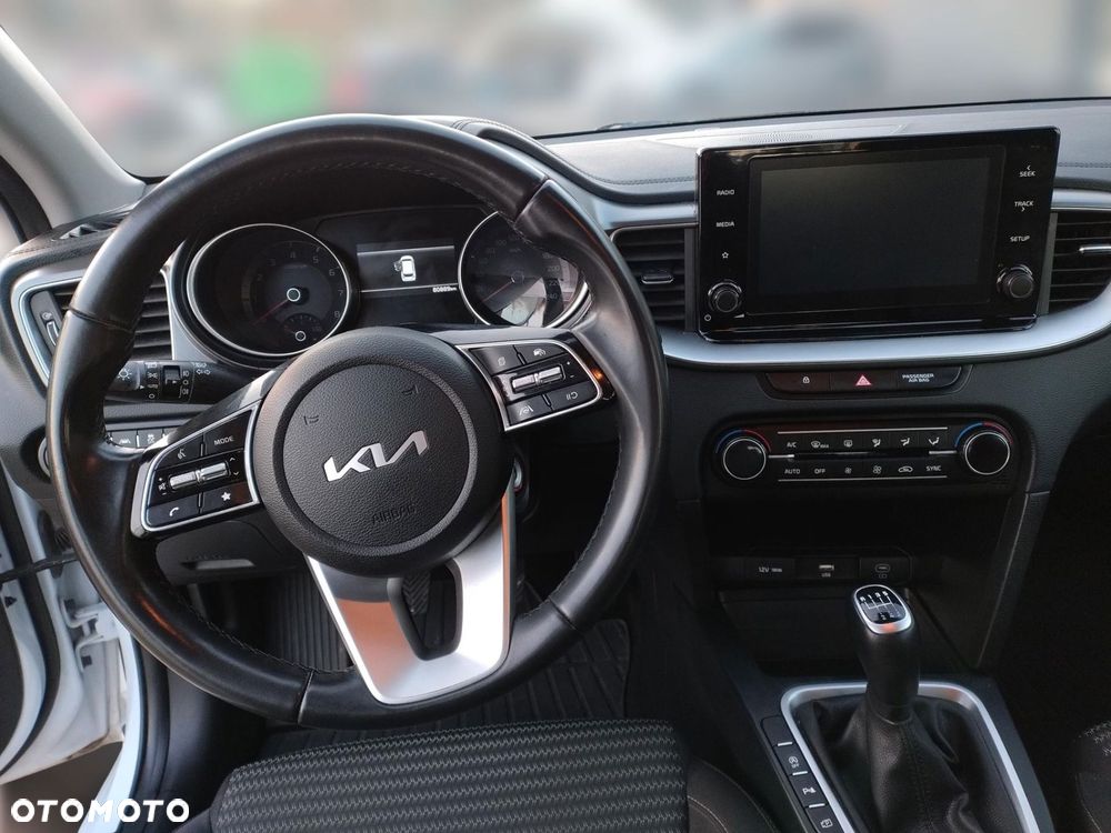 Kia Ceed - 13