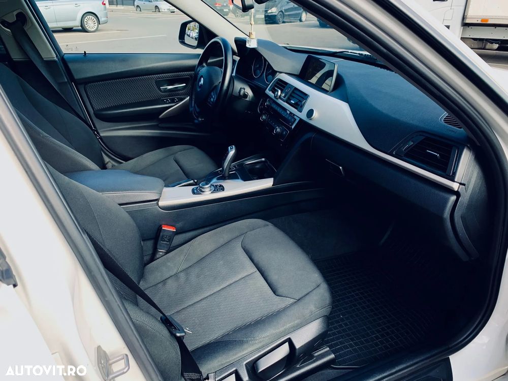 BMW Seria 3 320d Touring Aut. - 10