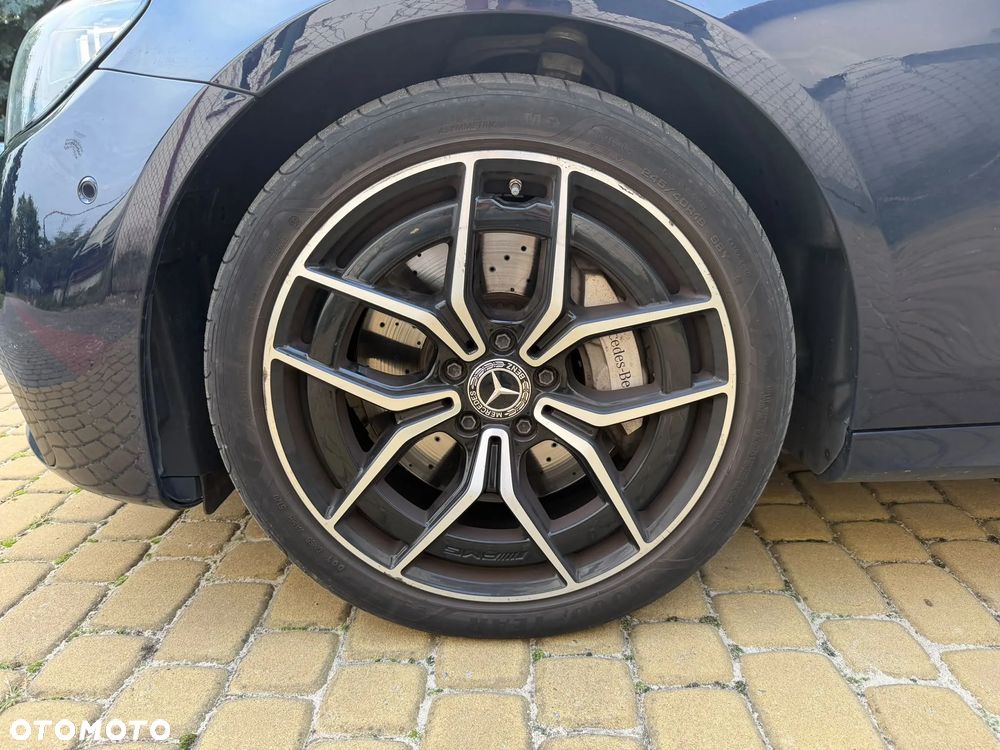 Mercedes-Benz Klasa E 300 de AMG - 23