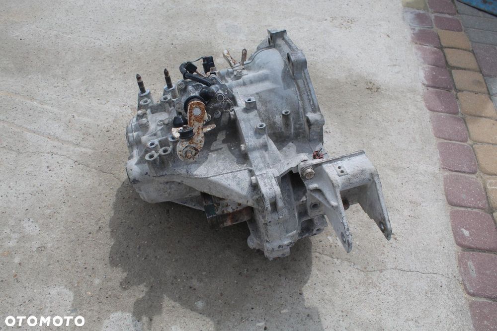 SKRZYNIA BIEGÓW MITSUBISHI OUTLANDER I 2.0 136KM F5M422Y4 - 3