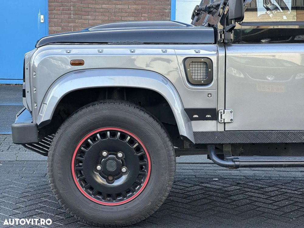 Land Rover Defender - 2