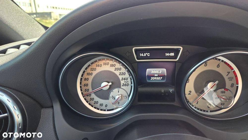 Mercedes-Benz GLA 200 7G-DCT AMG Line - 29