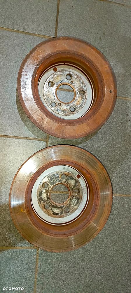 TARCZE HAMULCOWE TYL TOYOTA AVENSIS T25 - 2