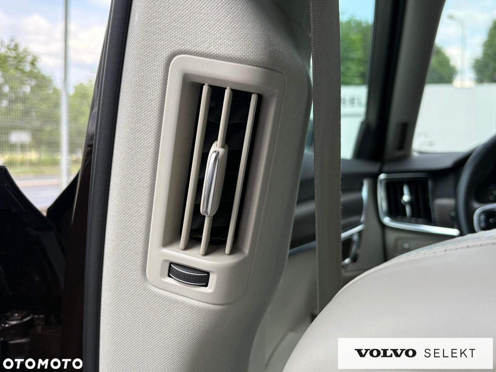 Volvo V90 Cross Country - 36