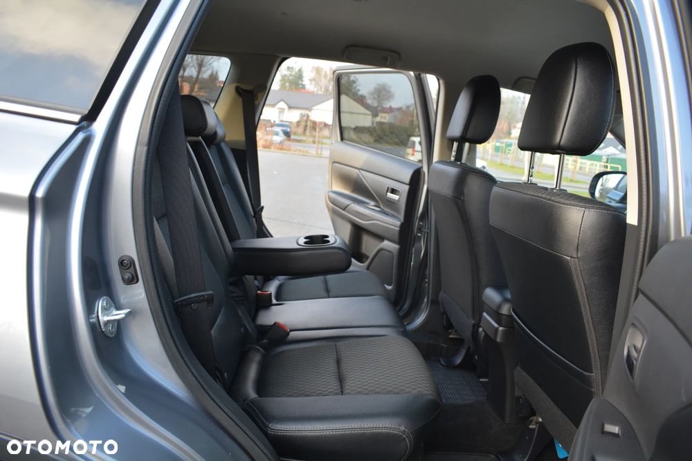 Mitsubishi Outlander - 25