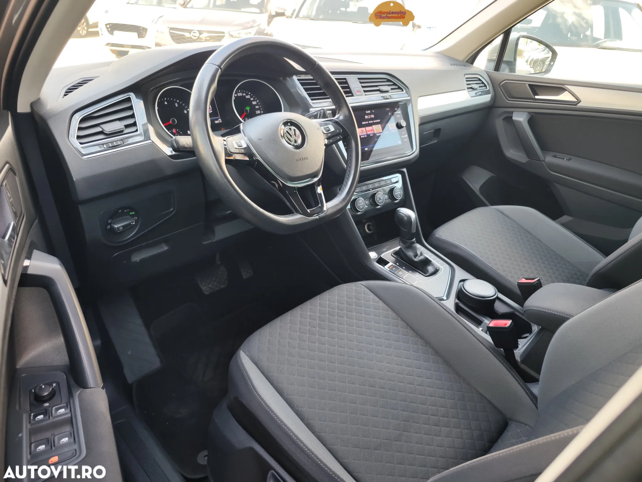 Volkswagen Tiguan - 11