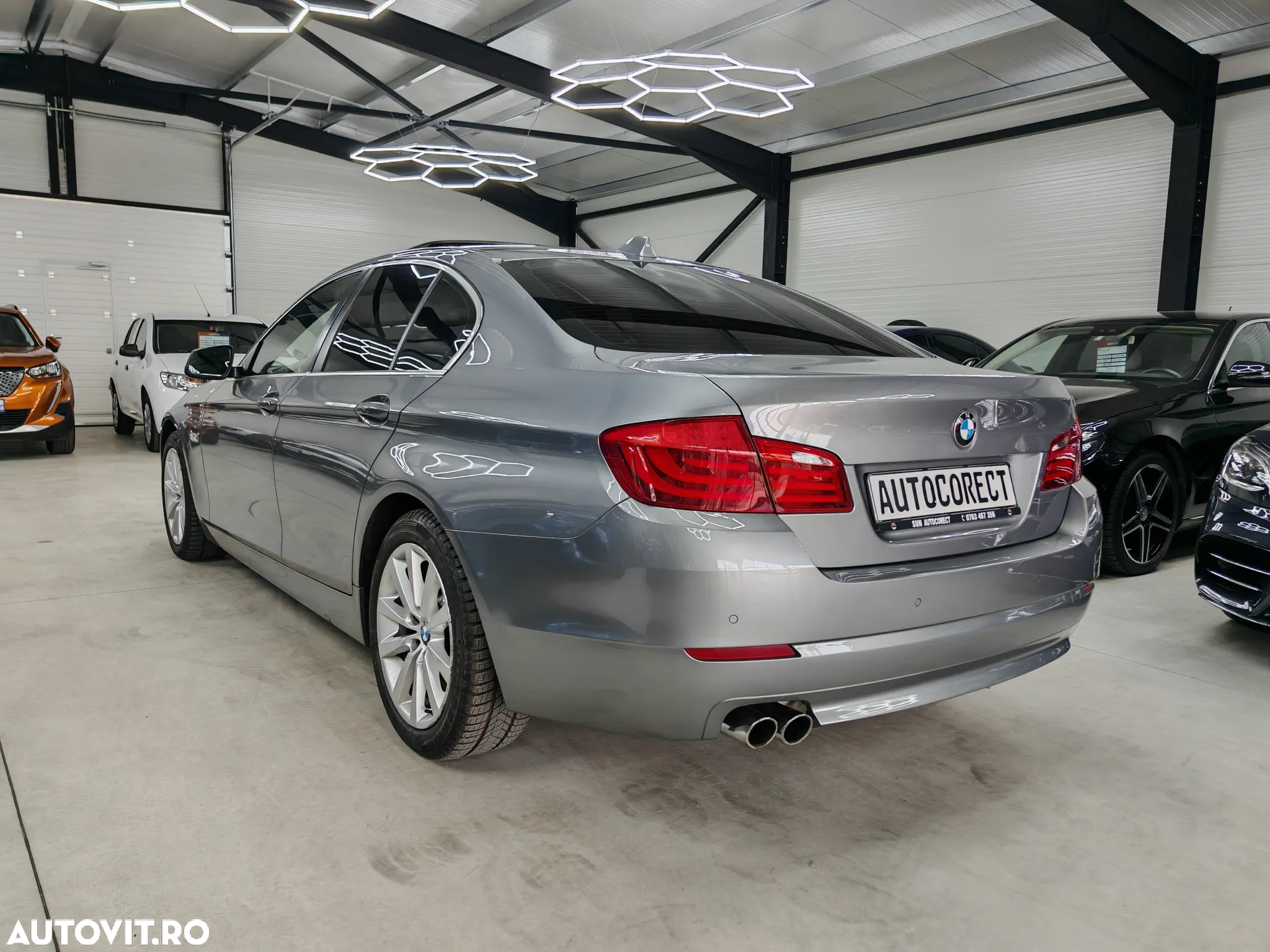 BMW Seria 5 520i Sport-Aut. - 4