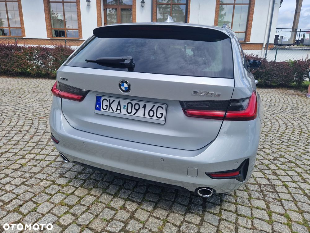 BMW Seria 3 330e xDrive - 11