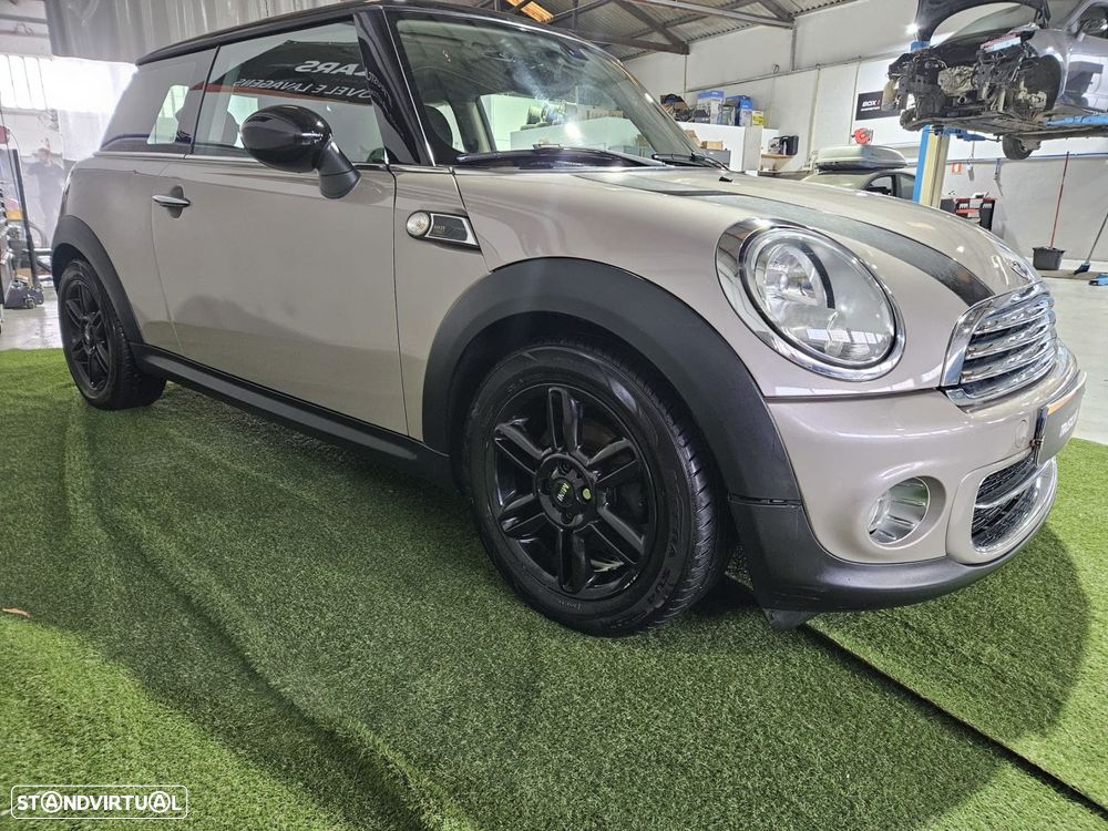 MINI 3 Portas Cooper D - 4