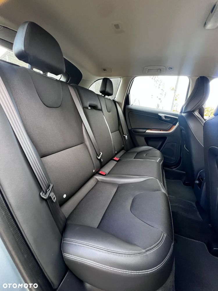 Volvo XC 60 D4 AWD Geartronic Summum - 19