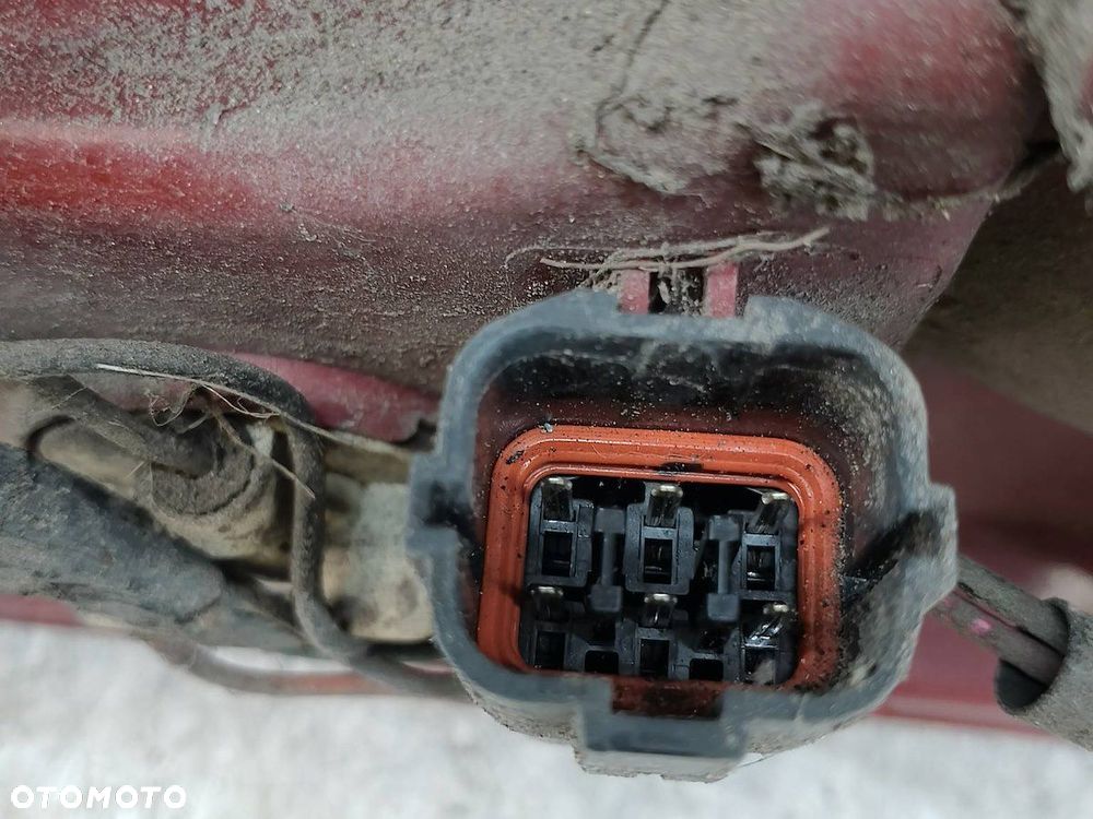 LAMPA TYLNA PRAWA HYUNDAI TUSCON I 92402-2E0 - 5